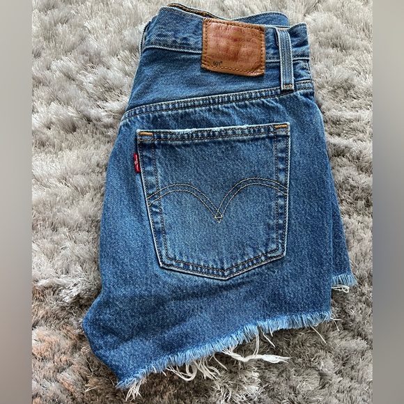 Levi’s 501 Cutoff Shorts - Size 26 - Picture 3 of 10